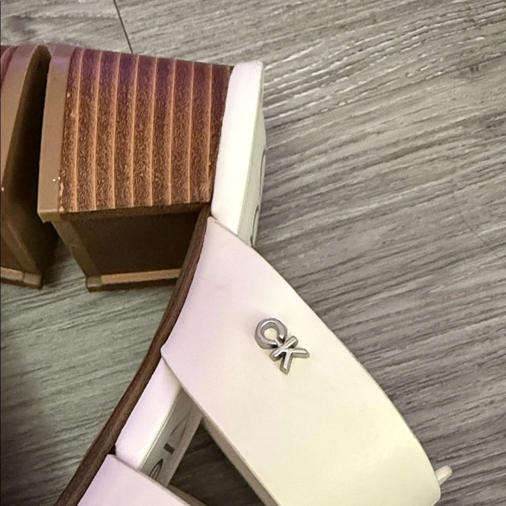 Calvin Klein Audrey White Slip On Block Heel Mule Sandals Size 7